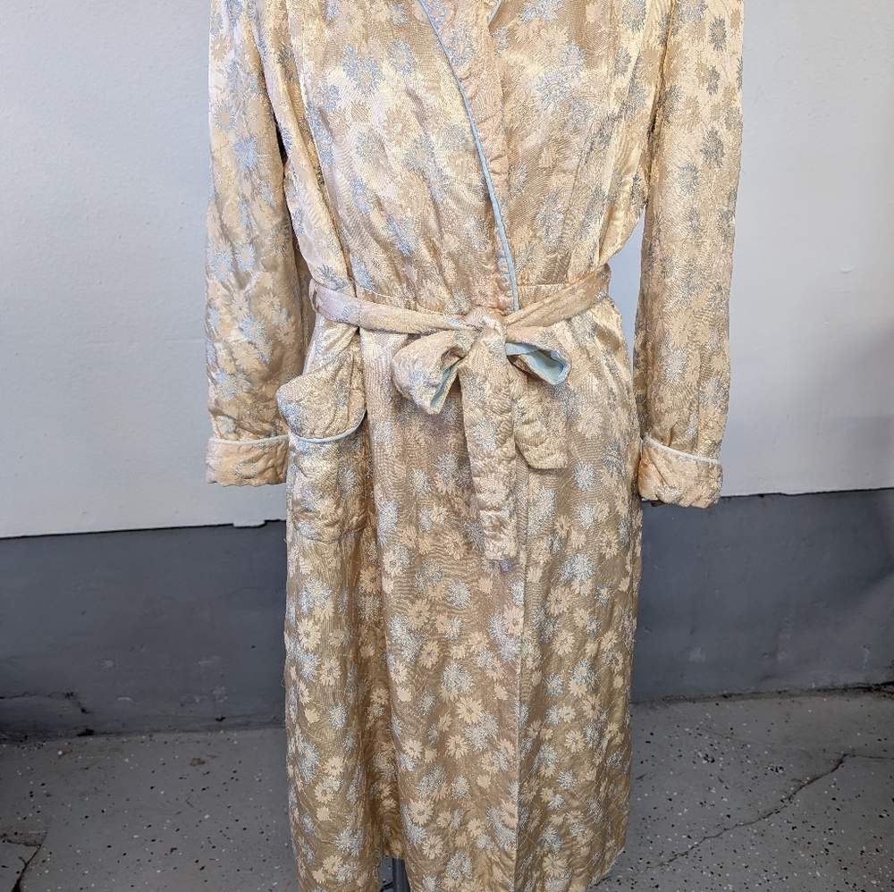 Vintage Robe 1940/50 Cream Satin With Light Blue Floral Free Size - Picture 3 of 16